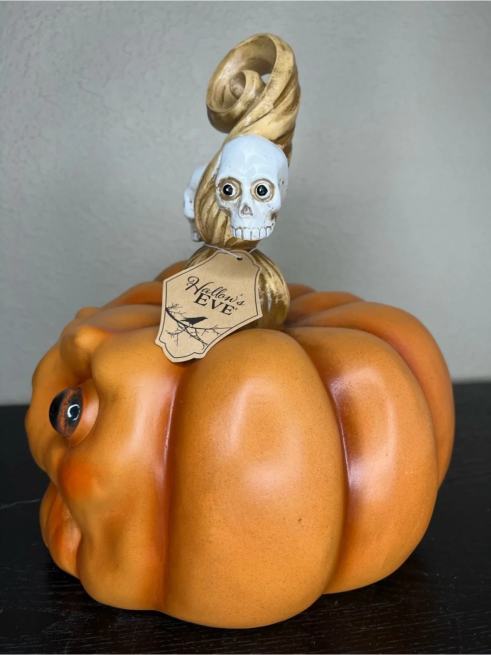 NEW Hallow’s Eve Pumpkin Spooky Face with Realistic Eyes and Skulls on Stem
